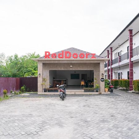 Reddoorz @ Wisma Pangrango Palangkaraya Esterno foto