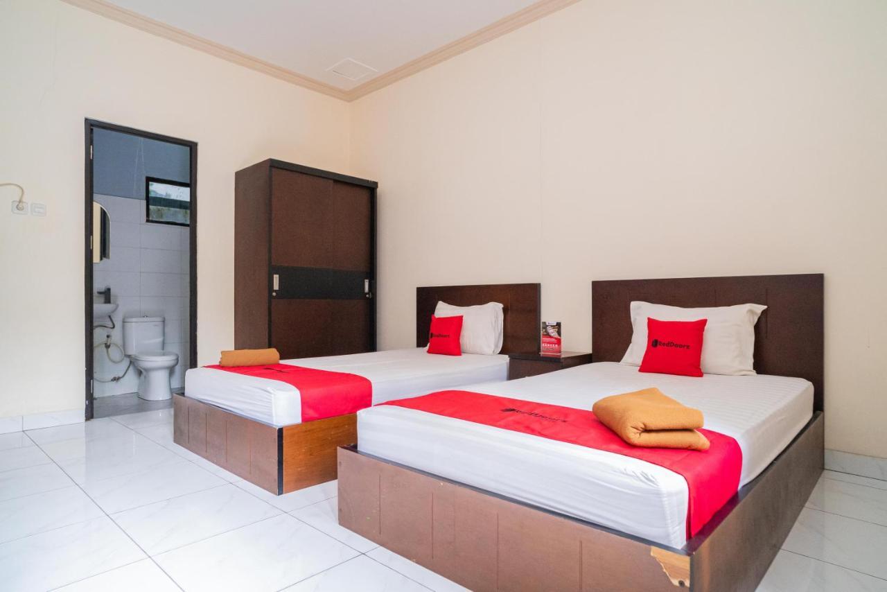 Reddoorz @ Wisma Pangrango Palangkaraya Esterno foto